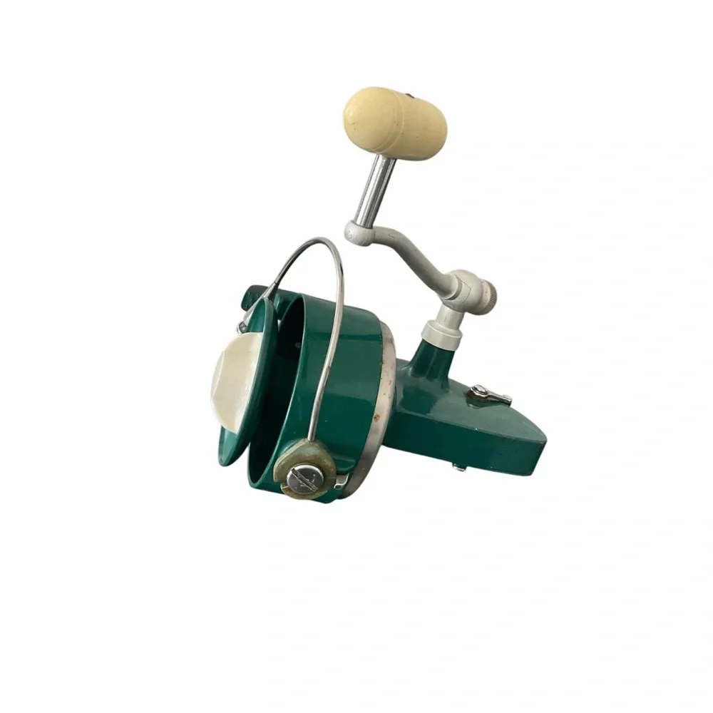 Vintage Green Fishing Reel - Picture 2 of 4
